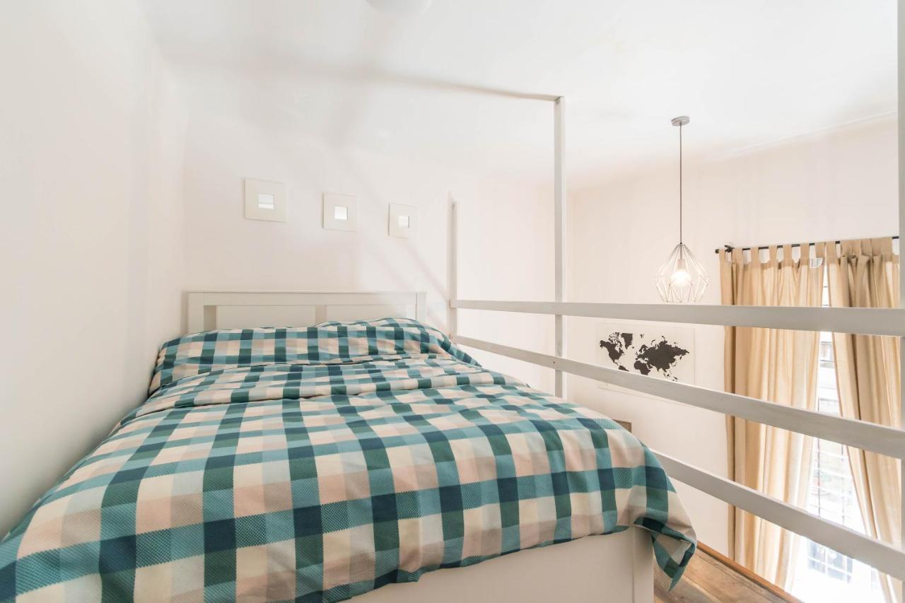 Katarina Blaha Square Apartment *